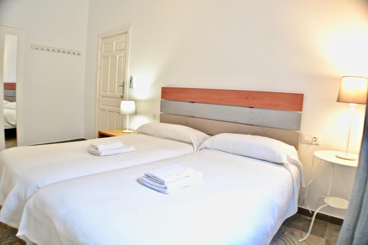 Acogedor Apt 8Pax 4Bdr 2Bth - Cozyhomesevilla1 Kültér fotó