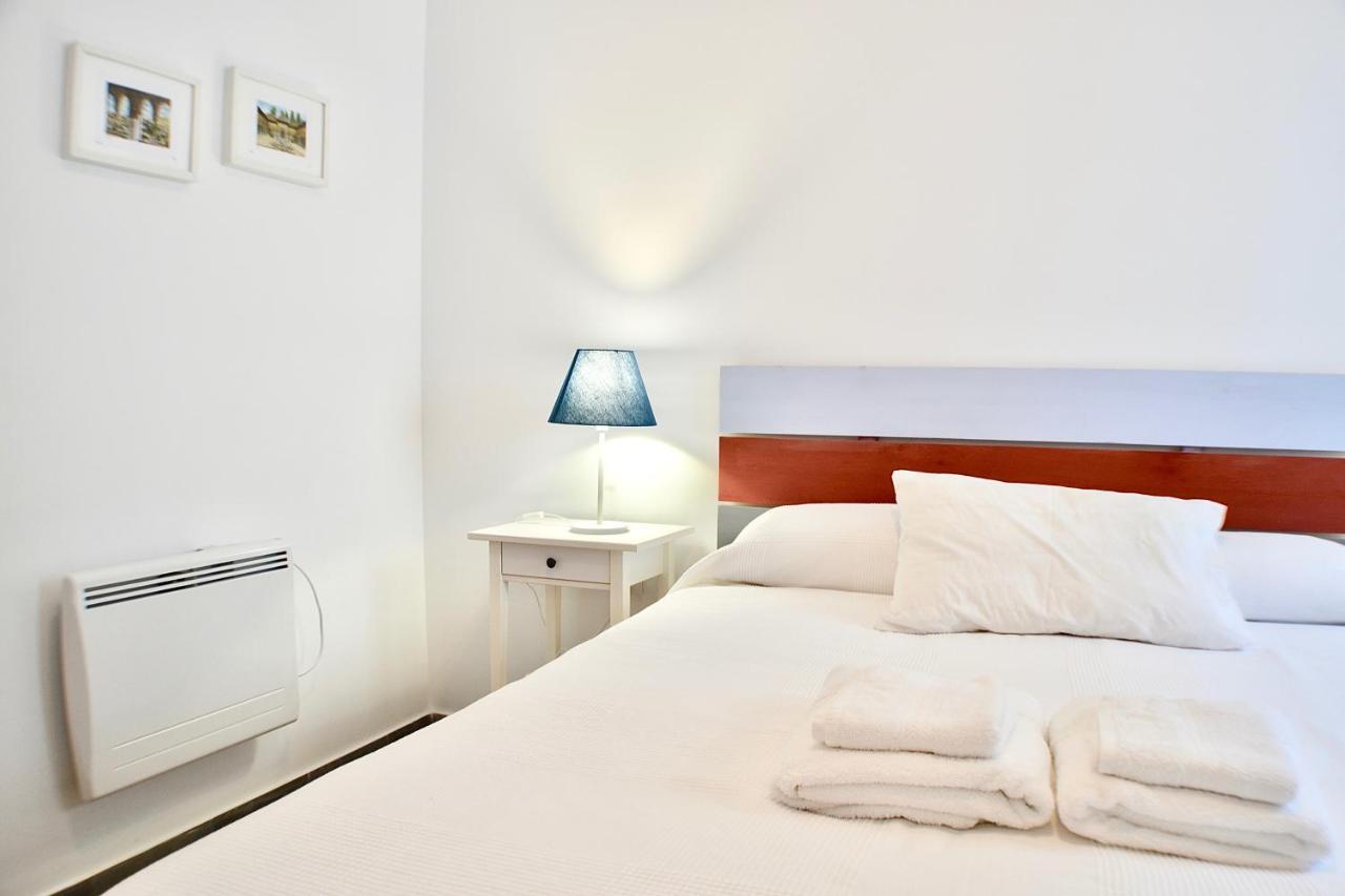 Acogedor Apt 8Pax 4Bdr 2Bth - Cozyhomesevilla1 Kültér fotó