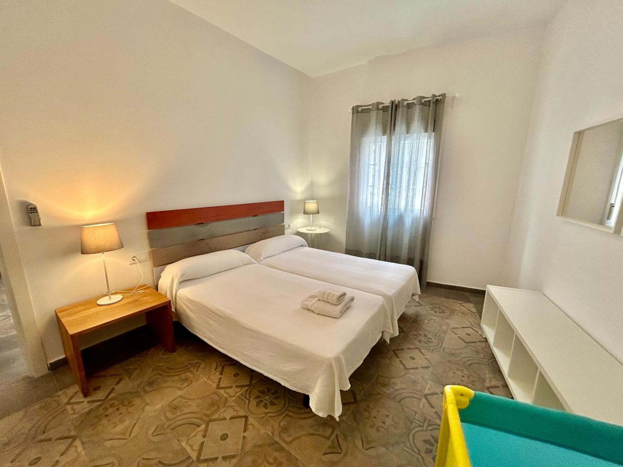 Acogedor Apt 8Pax 4Bdr 2Bth - Cozyhomesevilla1 Kültér fotó