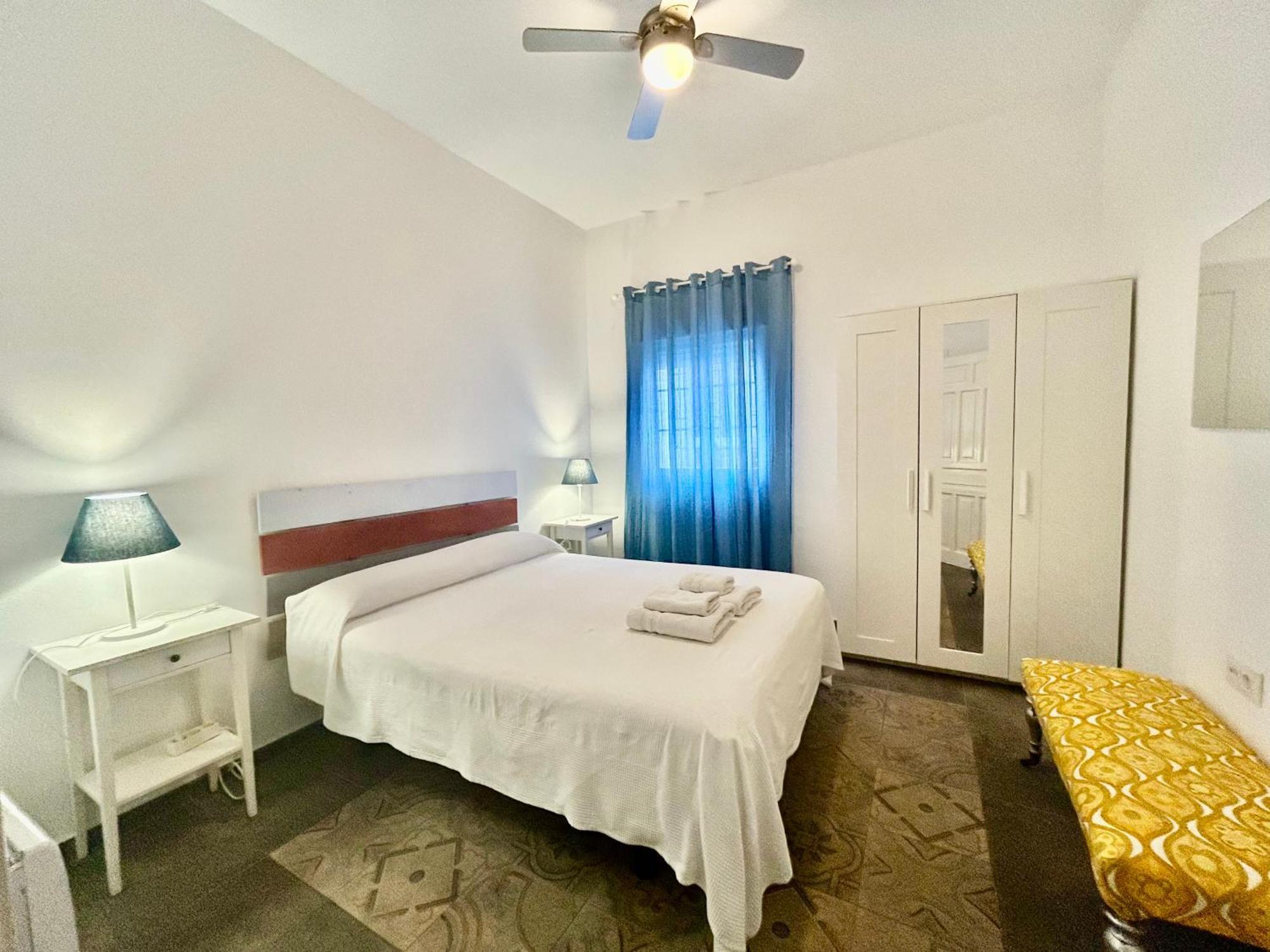 Acogedor Apt 8Pax 4Bdr 2Bth - Cozyhomesevilla1 Kültér fotó
