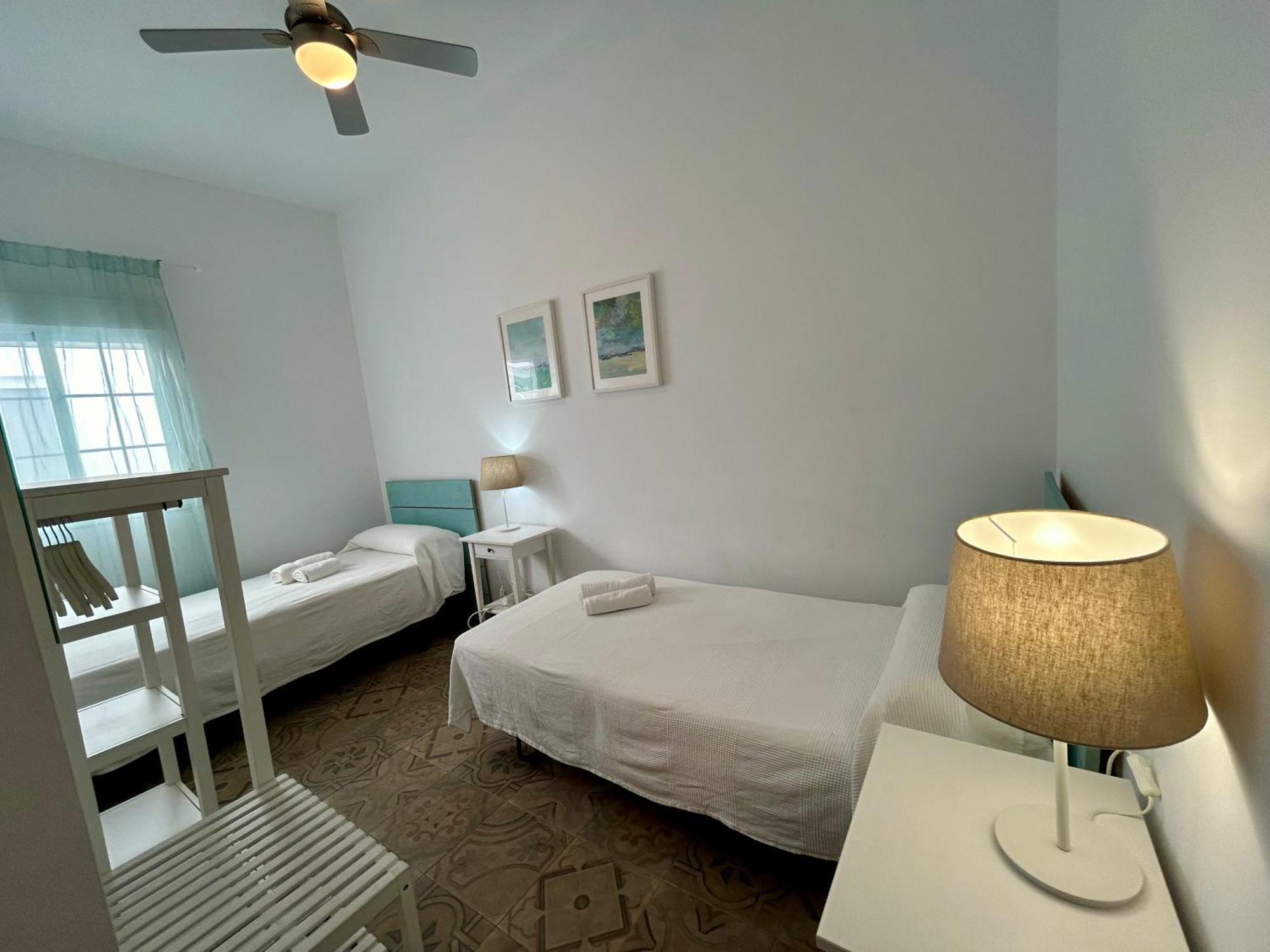 Acogedor Apt 8Pax 4Bdr 2Bth - Cozyhomesevilla1 Kültér fotó