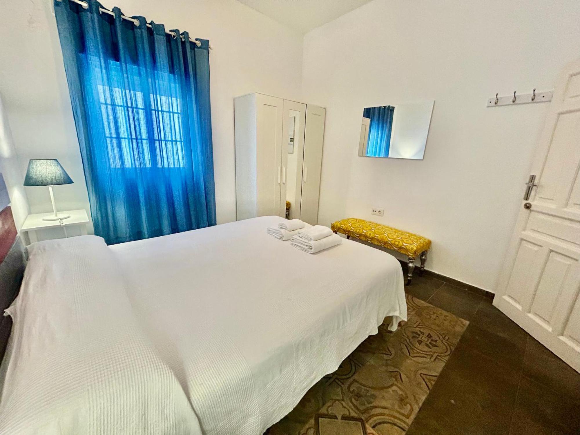 Acogedor Apt 8Pax 4Bdr 2Bth - Cozyhomesevilla1 Kültér fotó