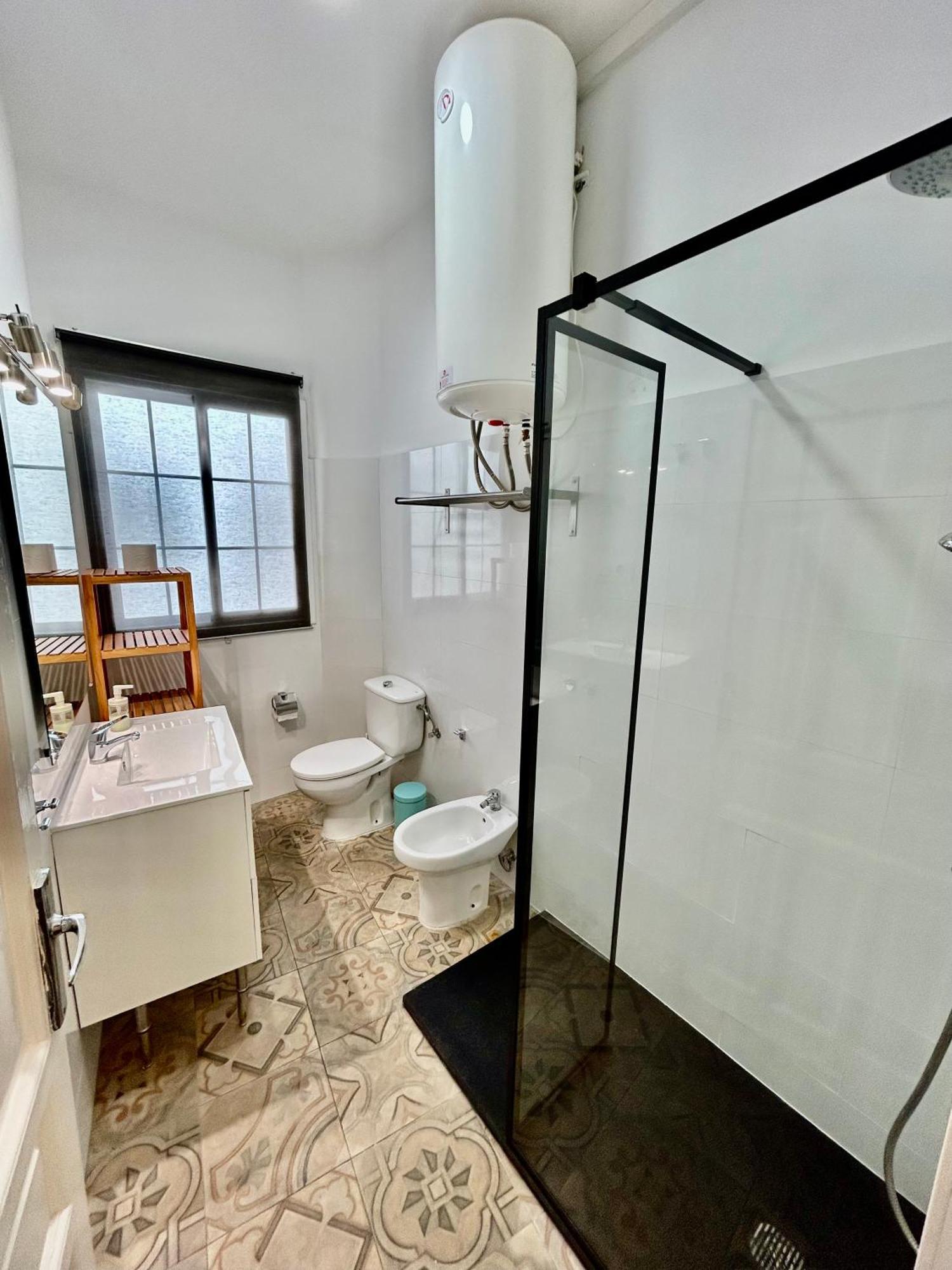 Acogedor Apt 8Pax 4Bdr 2Bth - Cozyhomesevilla1 Kültér fotó