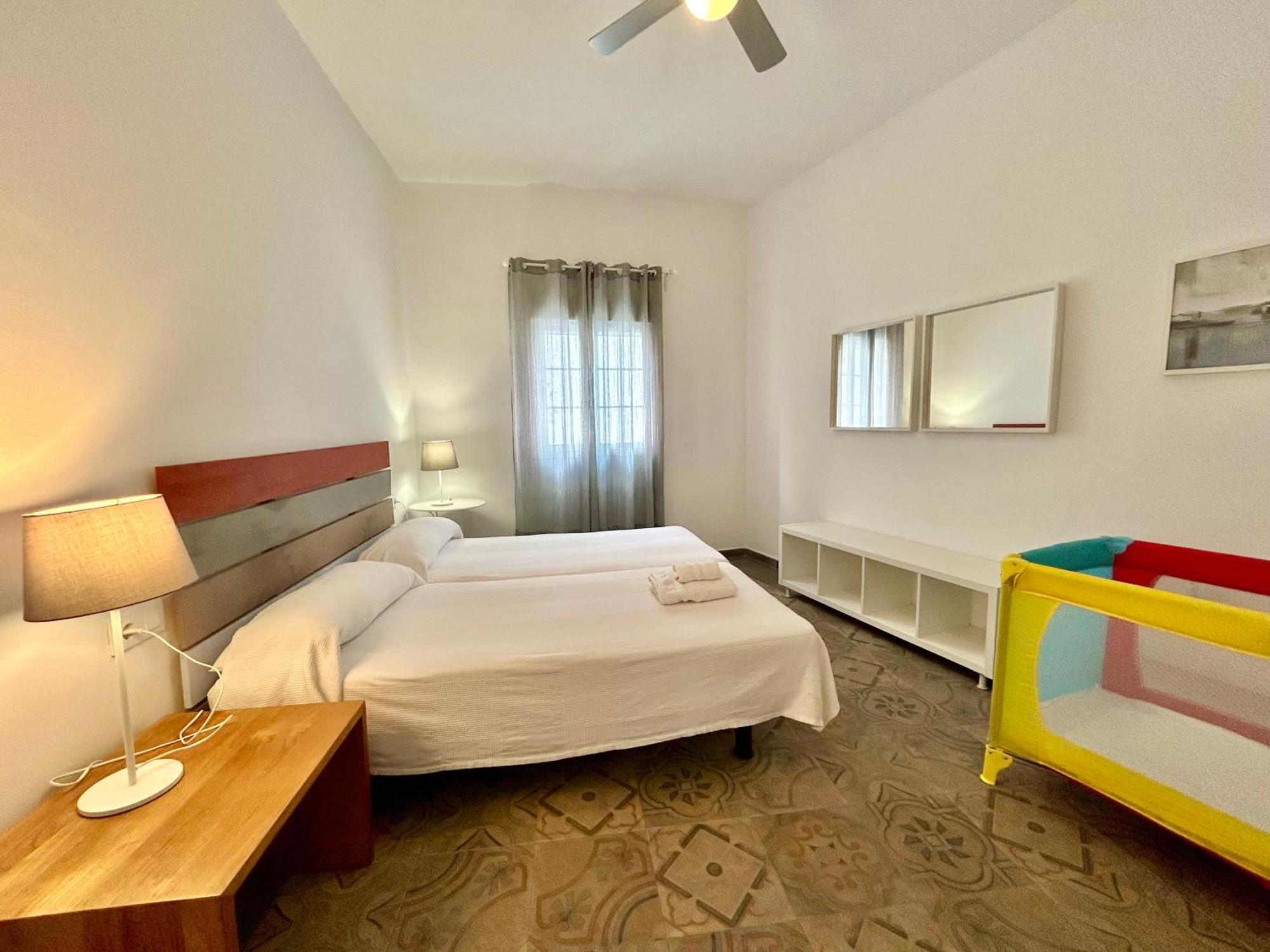 Acogedor Apt 8Pax 4Bdr 2Bth - Cozyhomesevilla1 Kültér fotó