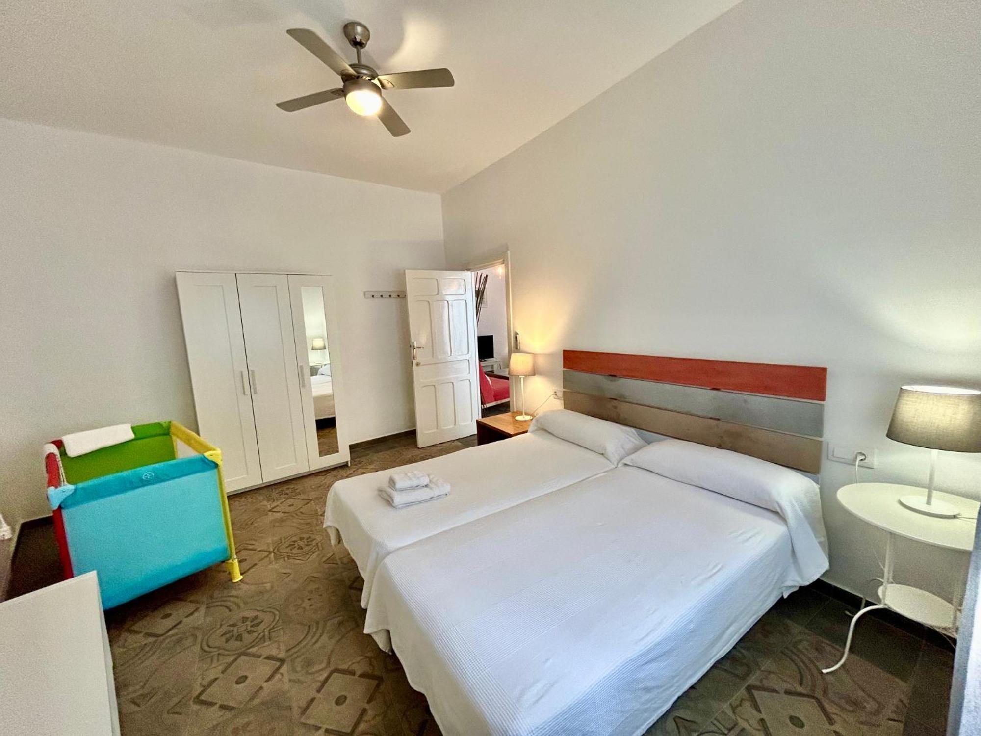 Acogedor Apt 8Pax 4Bdr 2Bth - Cozyhomesevilla1 Kültér fotó