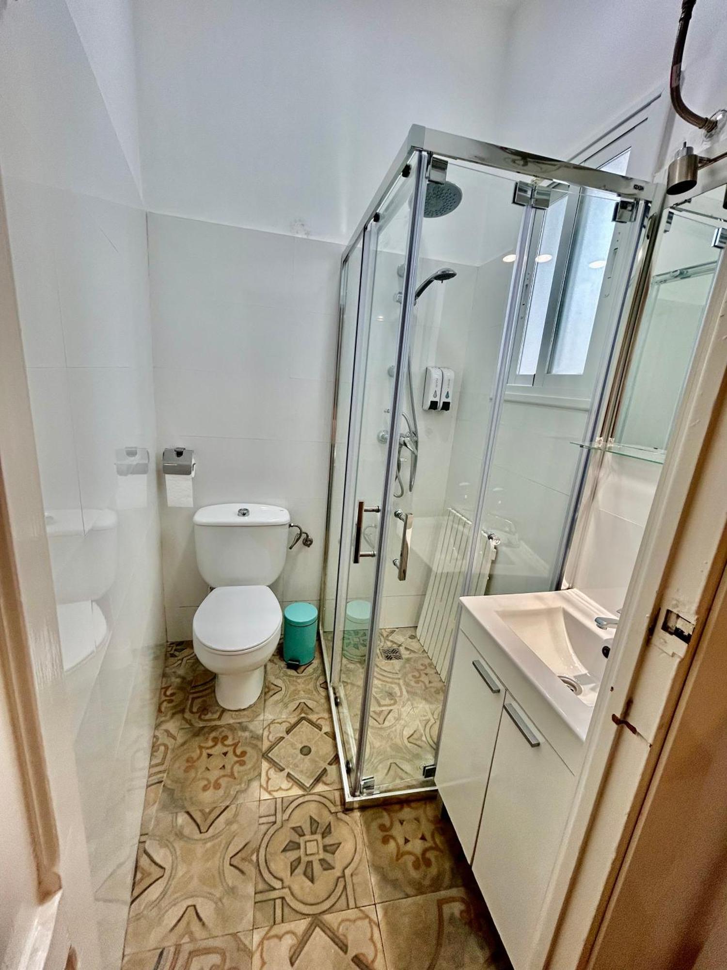 Acogedor Apt 8Pax 4Bdr 2Bth - Cozyhomesevilla1 Kültér fotó